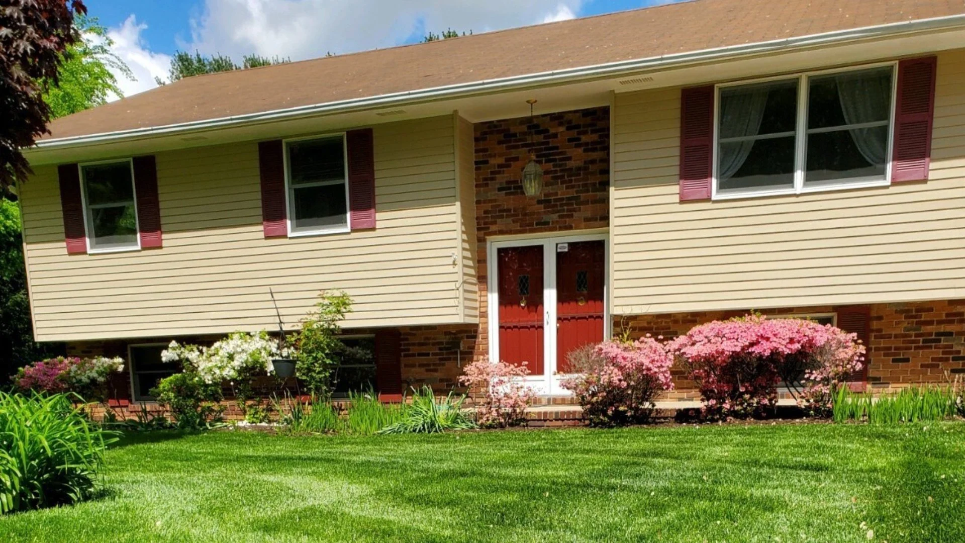 House receiving a perimeter pest control treatment in Eldersburg, MD.