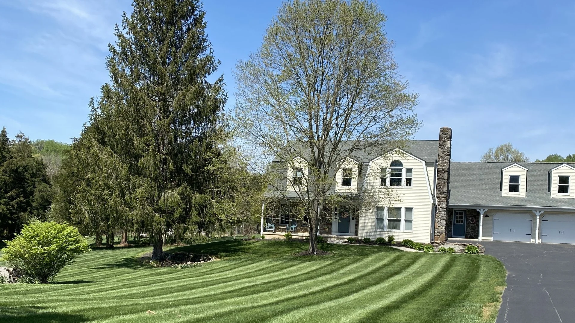 White house in Eldersburg, MD with green grass and landscapes.